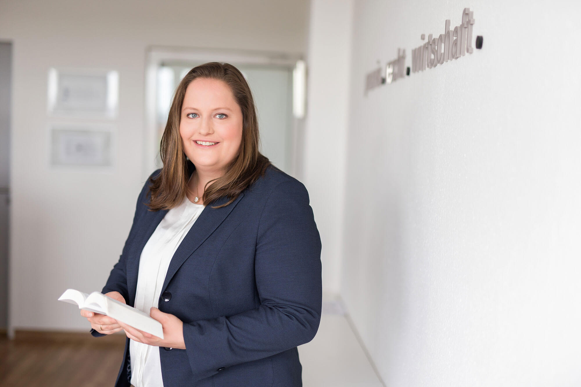 Anna Stenger, LL.M