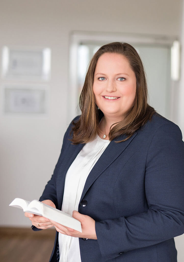 Anna Stenger, LL.M