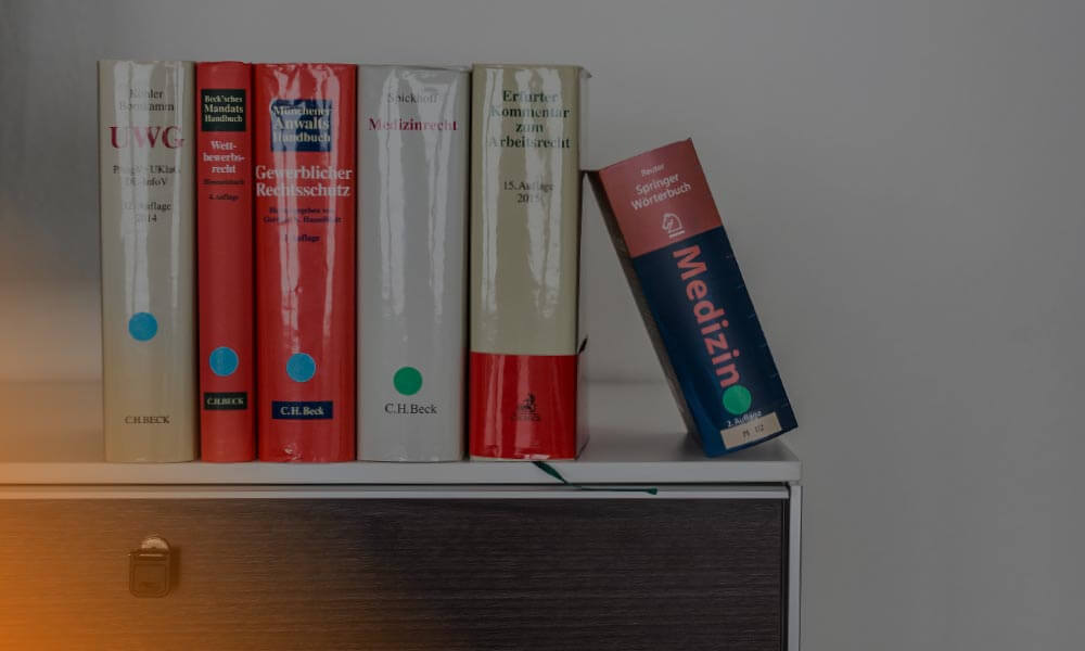 Laufende Mandate: 893