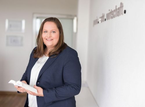 Anna Stenger, LL.M